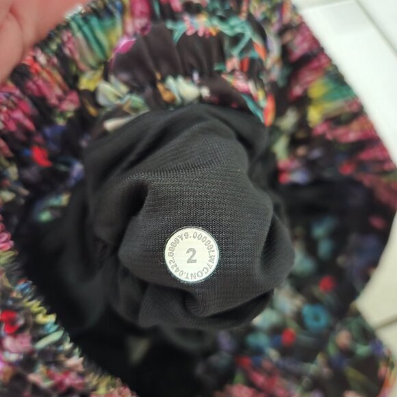 Lululemon Hotty Hot Low Rise Lined Shorts Flowerscope Multi Black 2 - Picture 5 of 5